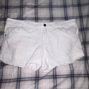 Dream Out Loud by Selena Gomez Size 17 White Shorts